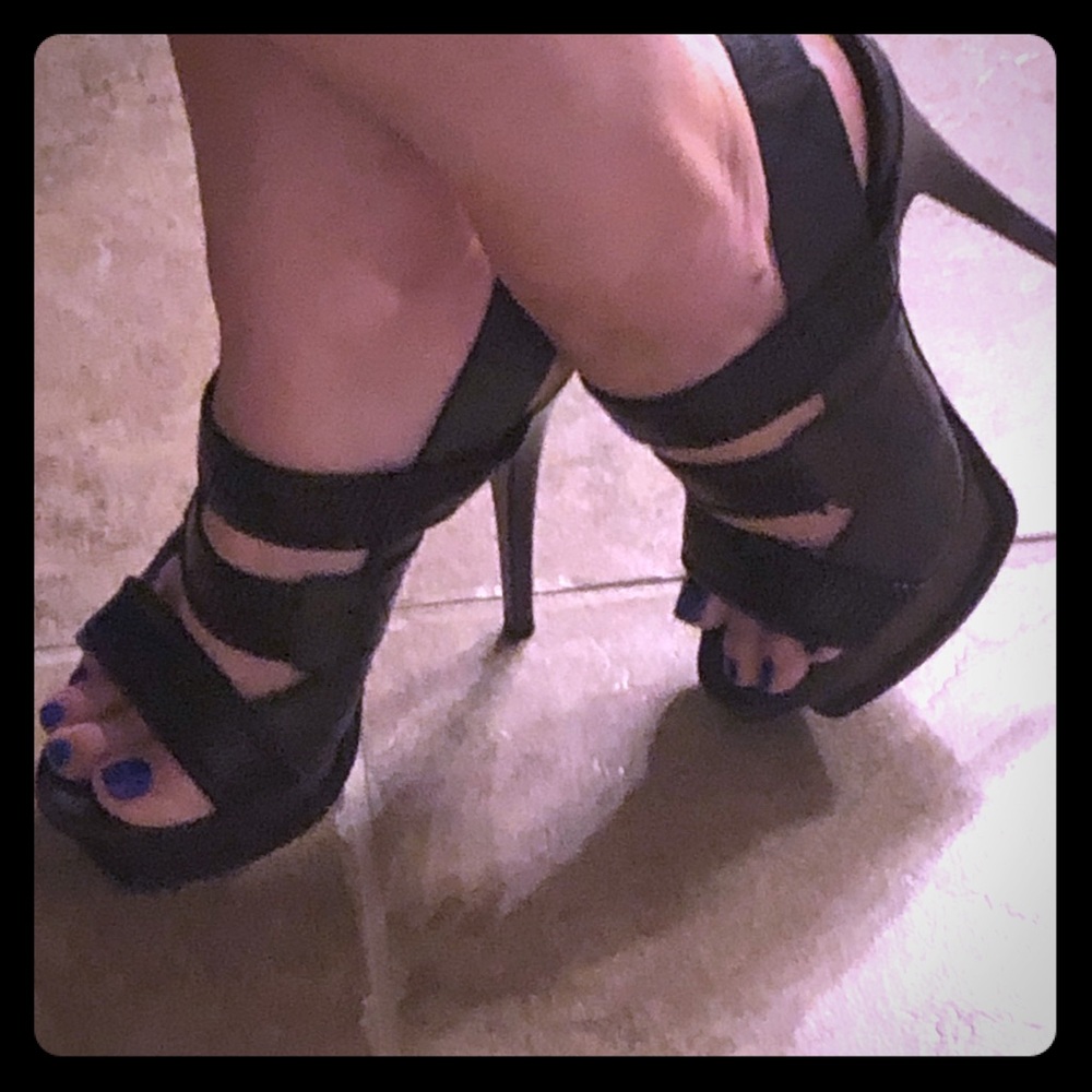 Yves Saint Laurant YSL black strappy platforms 37